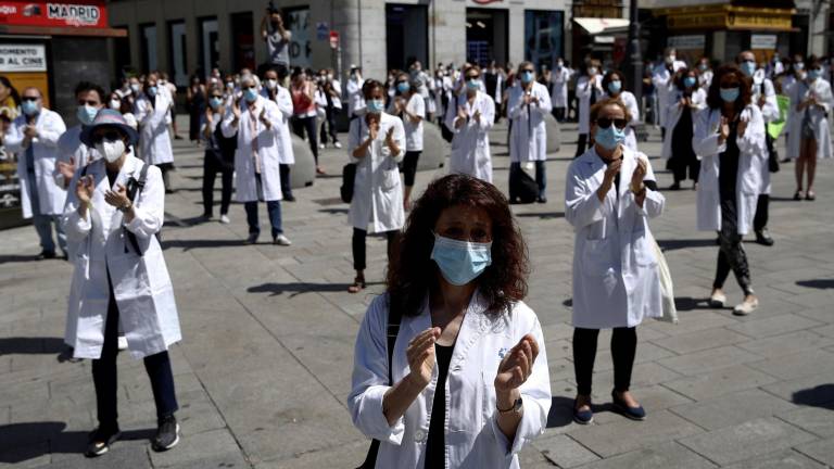 Protesta de médicos en la Puerta del Sol, en Madrid. FOTO: EFE