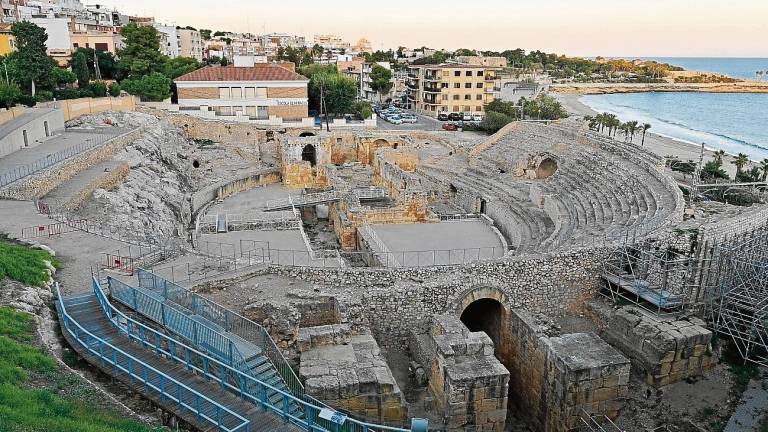 El Amfiteatro de Tarragona conserva aún parte del graderío y de los cimientos originales. Firma: Alfredo&nbsp;González