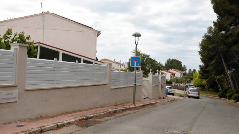 La calle donde se encuentra la casa en cuestión, en un barrio periférico de la ciudad de Tarragona. Foto: Pere Ferré