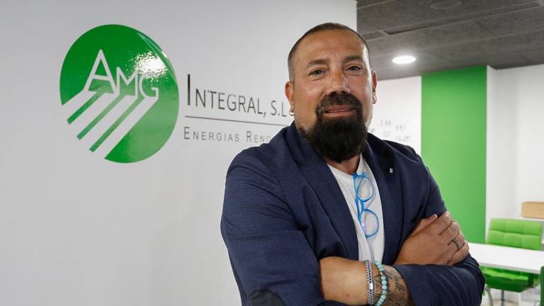 José Muñoz, gerente de AMG Energy, en la nueva oficina de Tarragona. FOTO: PERE FERRÉ