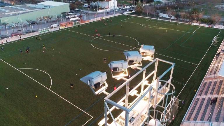 El robo de cable deja a oscuras al campo de fútbol de Calafell