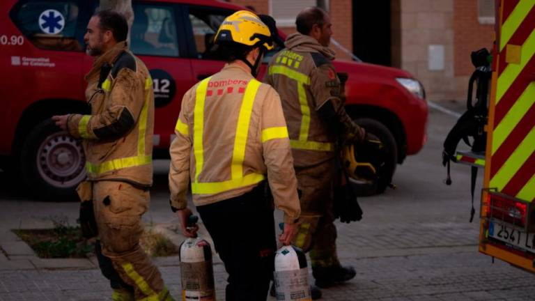 Dos hermanos fallecen por el incendio de un piso de Vilanova i la Geltrú