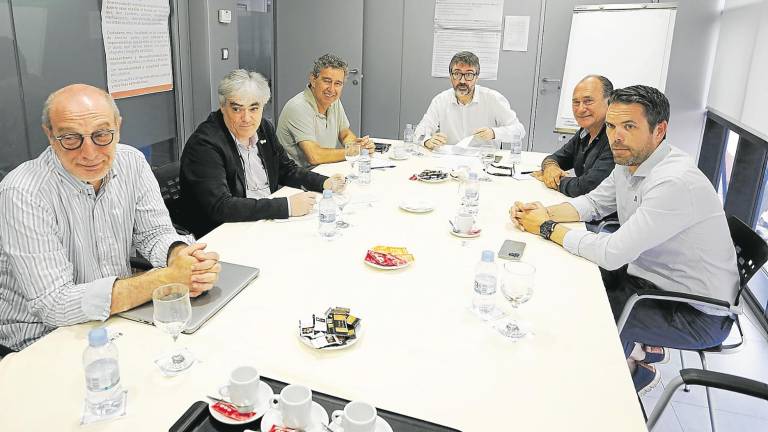 Un momento de la mesa redonda sobre mercado laboral y formación celebrada en el Diari de Tarragona. Foto: Pere Ferré