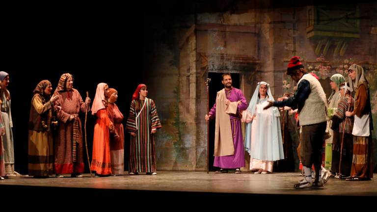 25 actores amateurs protagonizaron Els Pastorets en el Teatre Metropol. Foto: Pere Ferré