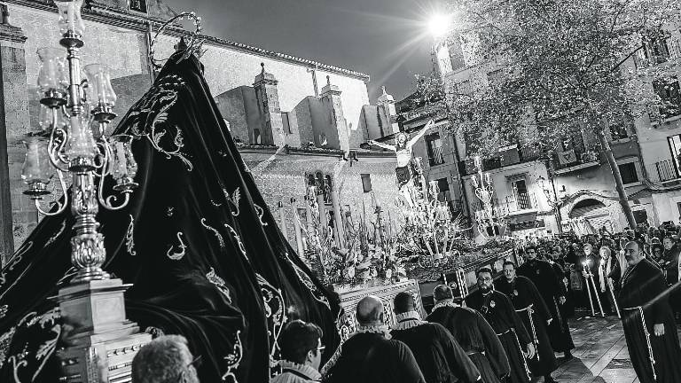 La Mare de Déu de la Soledat hizo la reverencia al nuevo misterio. FOTO: Marc Bosch