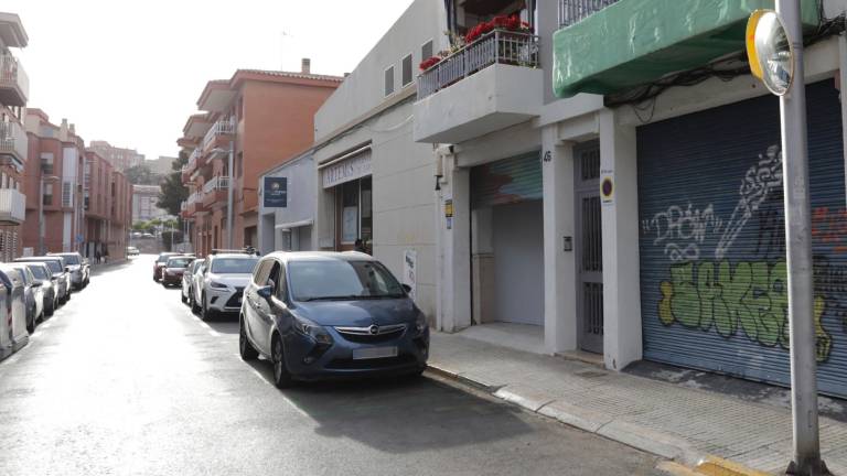 La autocaravana estaba aparcada en la calle Robert d’Aguiló de Tarragona. Foto: Pere Ferré/DT