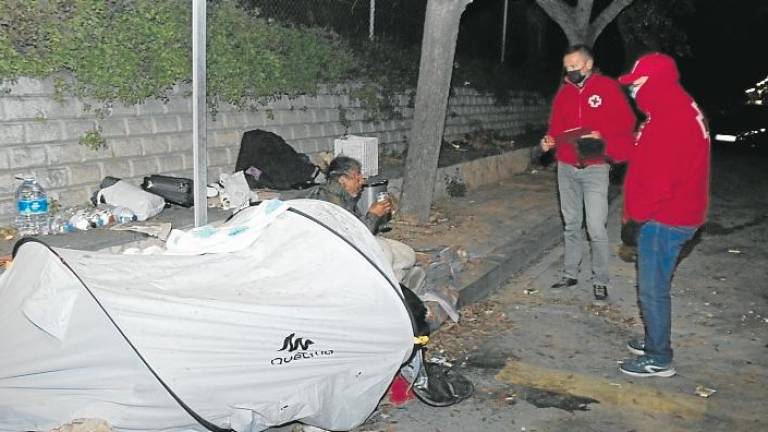 Voluntarios de Protecció Civil facilitaron alojamiento, mantas y bebidas calientes. Foto: ACN