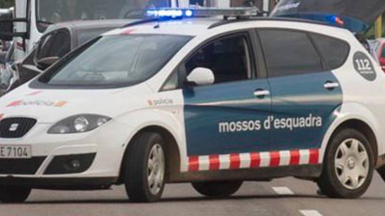 Una patrulla de los Mossos d’Esquadra en Amposta. Foto: Joan Revillas/DT