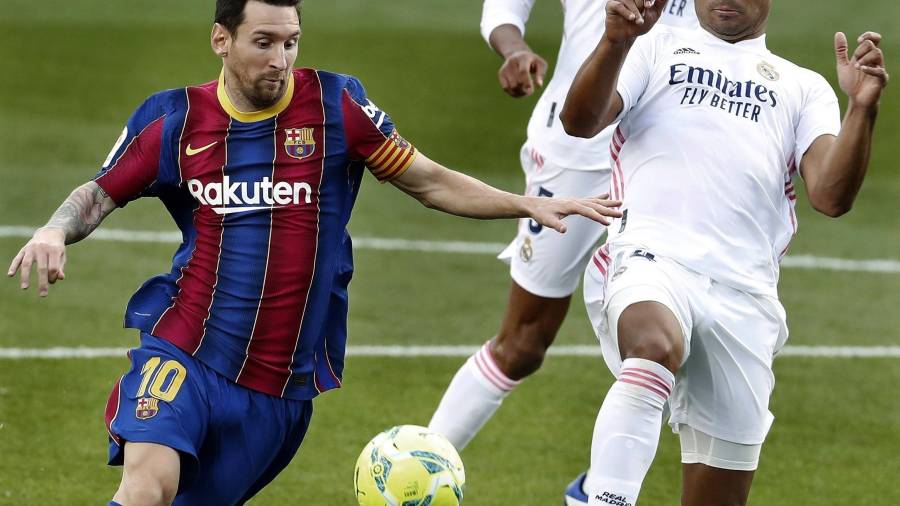 La polémica ha sido protagonista del clásico en el Camp Nou. Foto: EFE