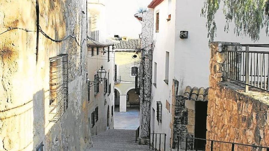 Un dels carrers amb escales de la Vila Closa. FOTO cedida