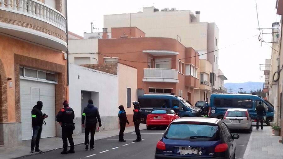 Ampli desplegament policial aquest mat&iacute; a Amposta. Foto: Mossos d'Esquadra