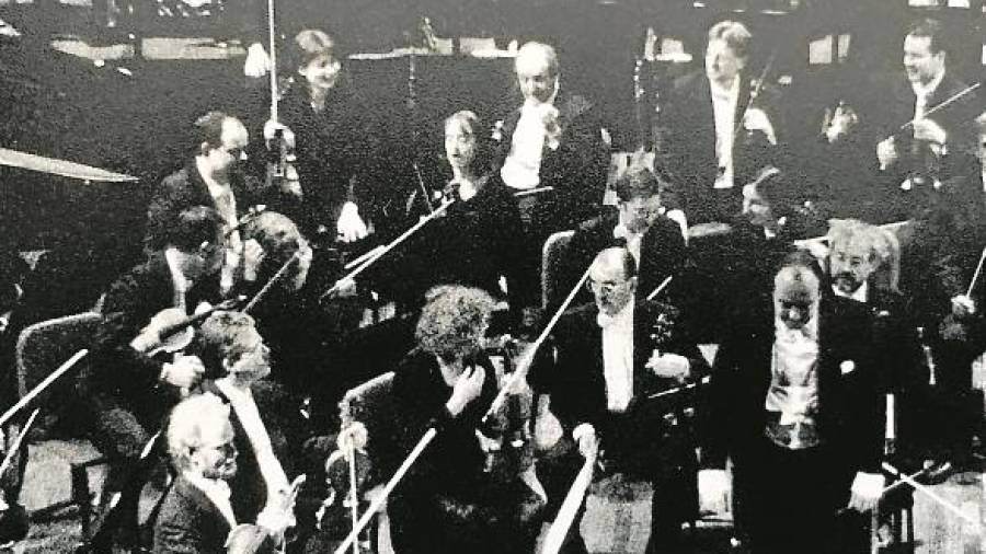 Xavier dirigiendo a la Orquesta Filarmónica de Londres.