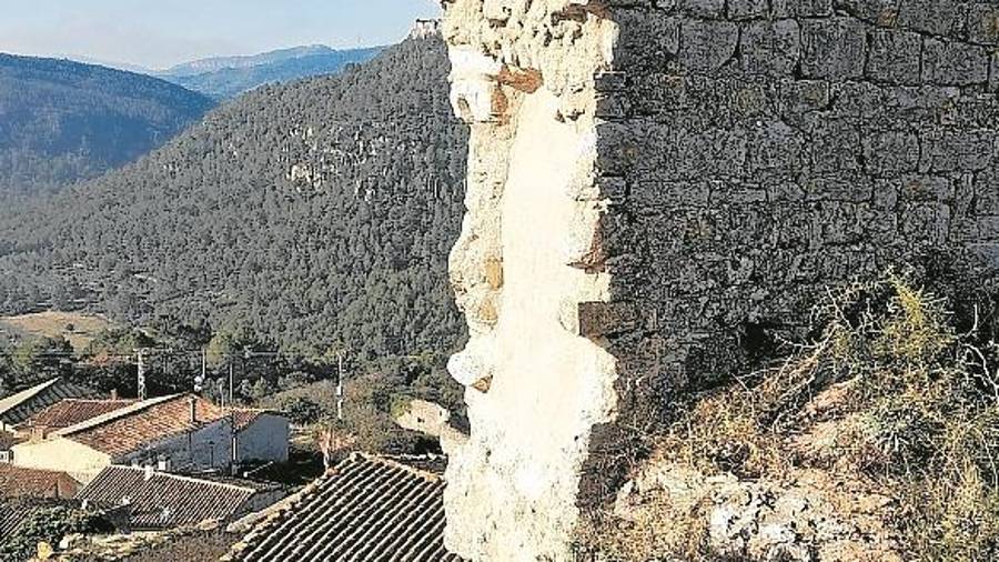 S’ha actuat en els elements inestables per evitar caigudes de pedres i la seva degradació. FOTO: ÀNGEL JUANPERE