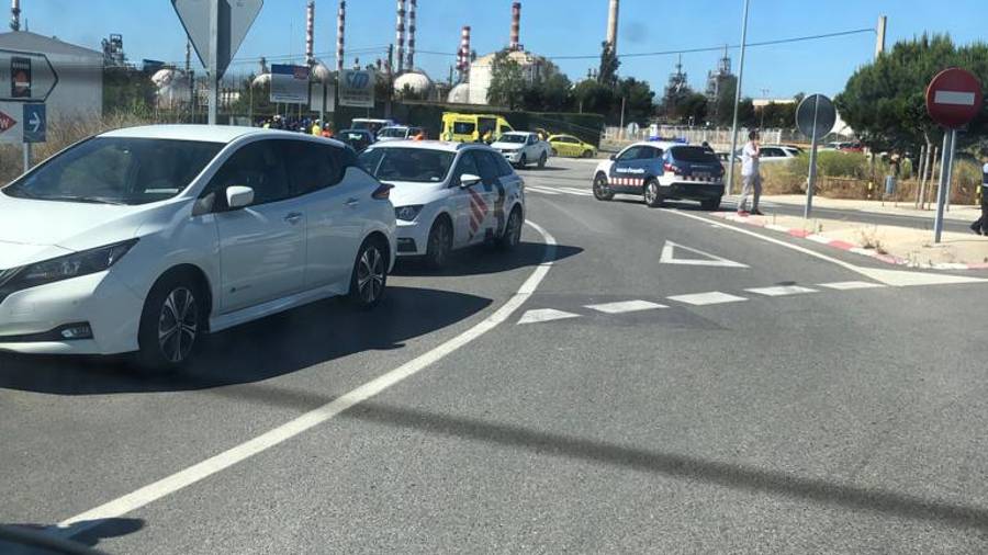 Mossos d'Esquadra ha cortado los accesos para contener la incidencia. FOTO: DT