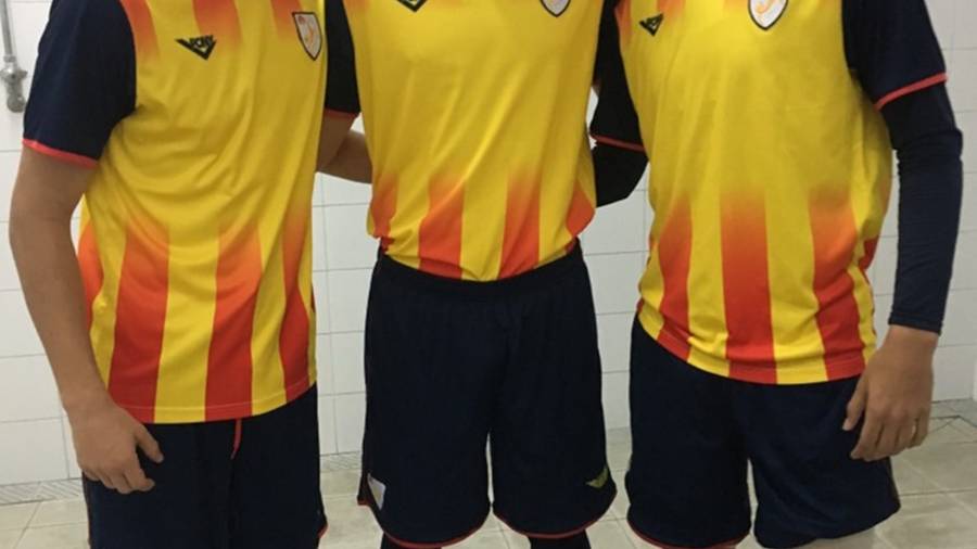 Jaume Jard&iacute; (primero por la izquierda) con la camiseta de Catalunya. Foto: cedida