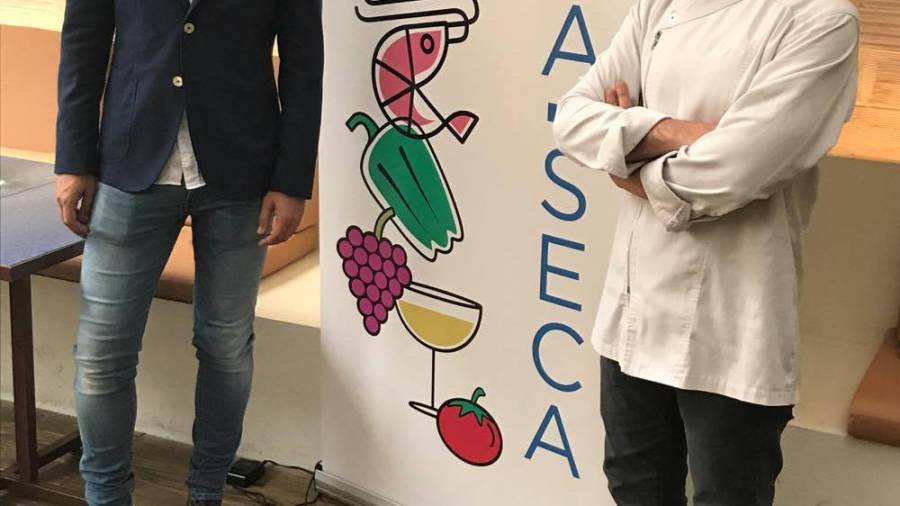El concejal de turismo de Vila-seca, Pere Segura (izquierda) y Eduard Xatruch, chef del Disfrutar (derecha)