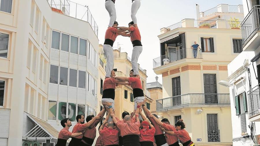 Primer 2de8 amb folre descarregat de la Colla Vella l’any passat a la diada de Sant Jordi de Sitges FOTO: Vanesa Blanquez