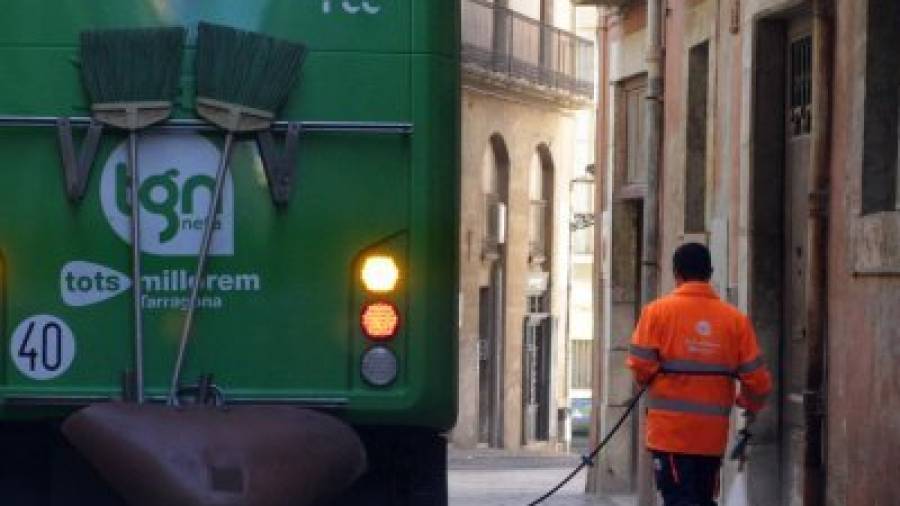Tarragona paga por los servicios básicos (limpieza, basura, luz, agua...) por encima de la media. Foto: Lluís Milián