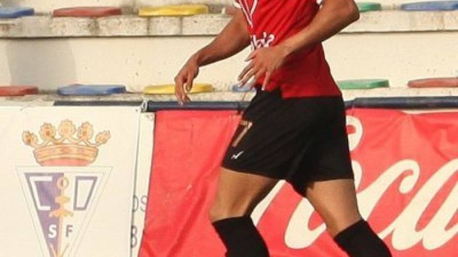 Bertomeu, en un partido con La Pobla de Mafumet esta temporada. Foto: Hélder Moya