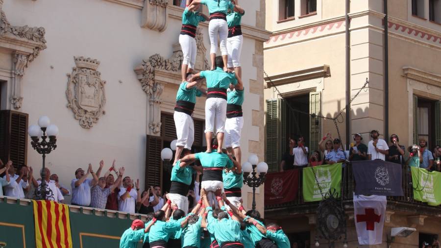 Els castellers de Vilafraca, durant una actuació a Sant Fèlix. Foto: Alba Mariné/DT