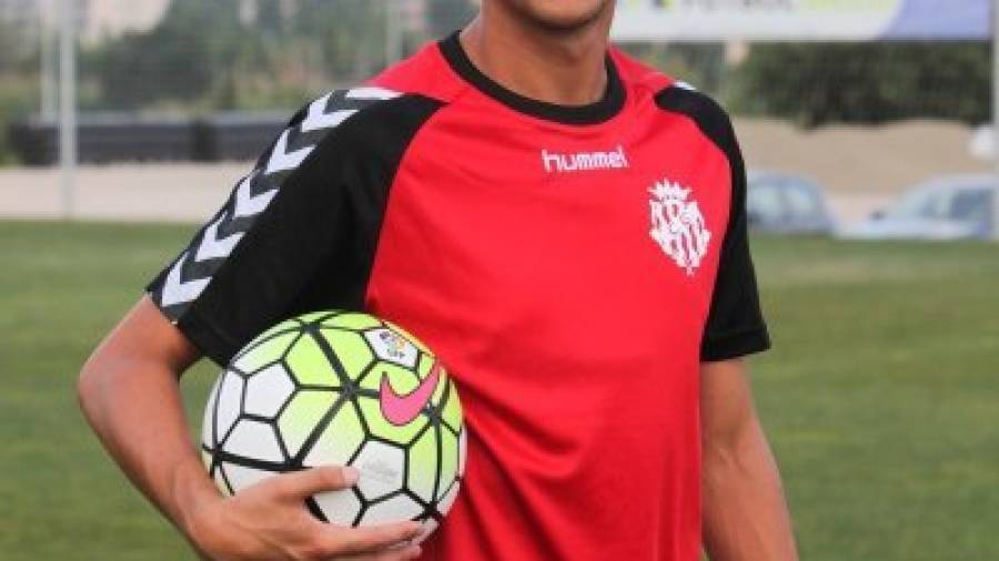 Sergio Tejera ayer antes de la sesión de entrenamiento de tarde en el Complex Esportiu Futbol Salou. Foto: Alba Mariné