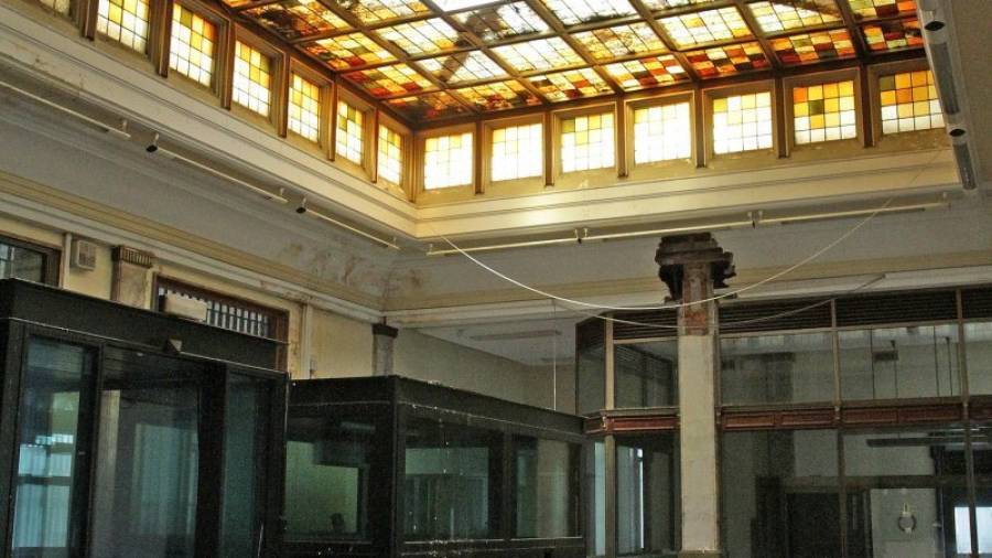 Imagen del pasado mes de mayo del antiguo hall de acceso a las oficinas del Banco de España. Foto: Lluís Milián