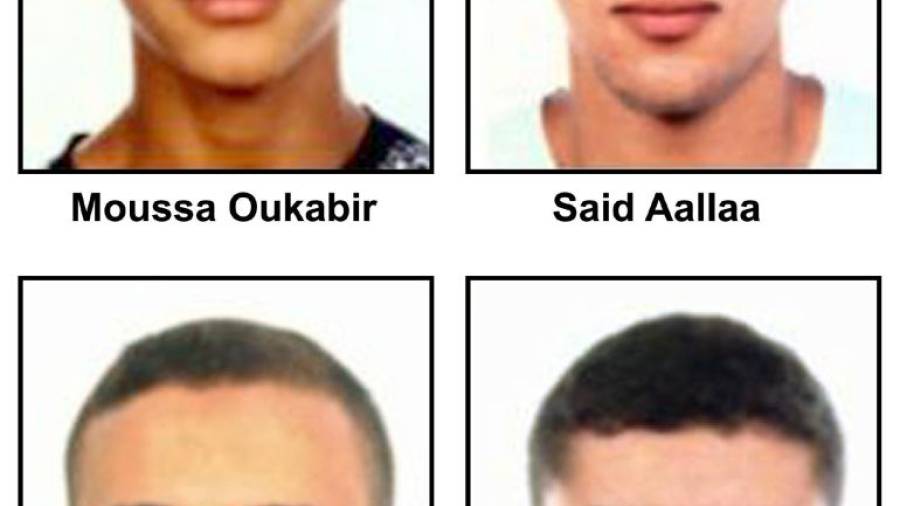 Los 4 sospechosos que busca la polic&iacute;a en relaci&oacute;n a los atentados terroristas de Barcelona