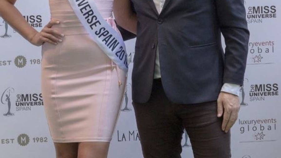 Su&aacute;rez, a la izquierda, en la foto oficial de Miss Universo Spain FOTO: DT