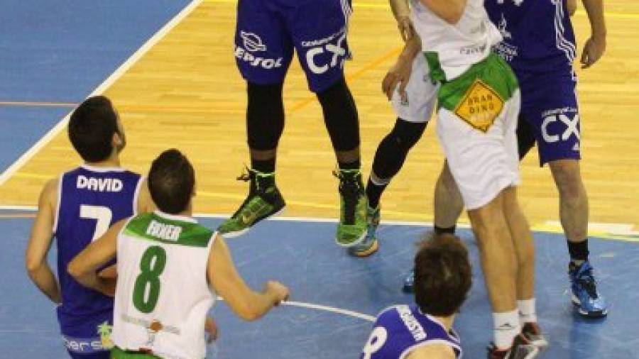 Antonio Hester lideró ayer al CBT en el Serrallo con 22 puntos y 10 rebotes para 26 puntos de valoración, MVP del partido. Foto: Lluís Milián