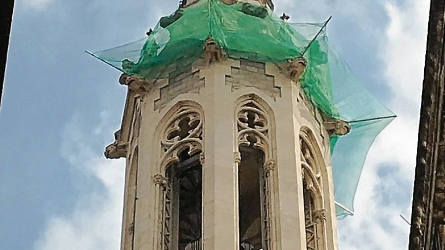 La cúpula del campanar de Sant Joan de Valls on estan fent obres. Es preveu que abans de la Festa Major de Sant Joan estigui enllestida. FOTO: ALBA TUDÓ