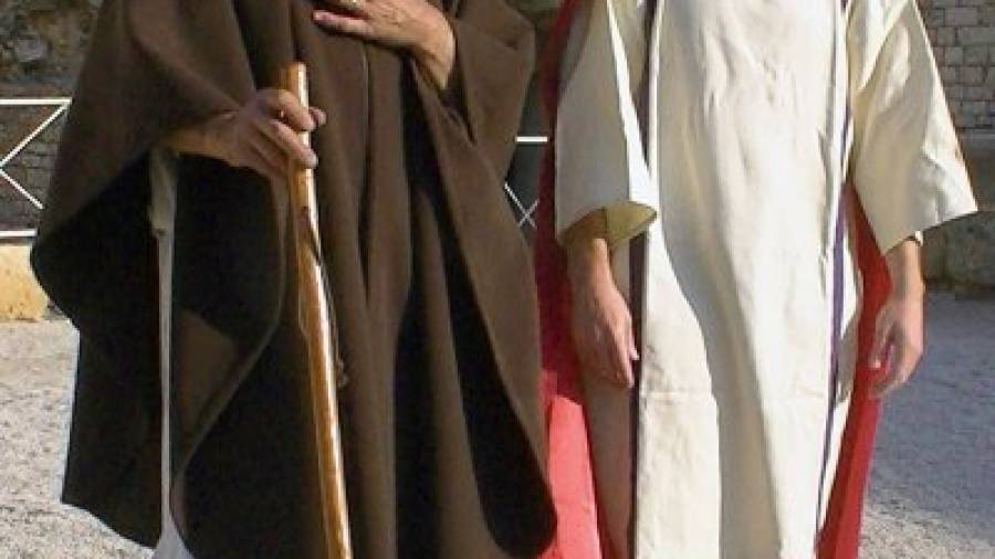 En el marco de una ceremonia cristiana entran en escena los dos protagonistas del espectáculo.. Foto: arzobispado de Tarragona