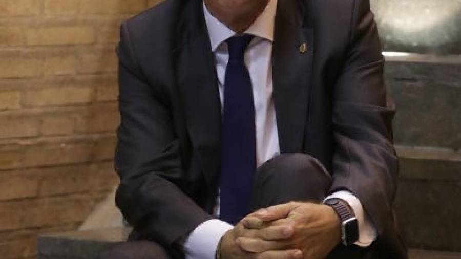 El alcalde Josep Fèlix Ballesteros, el pasado jueves en el Palau Firal antes de la entrevista. FOTO: Llís Milián