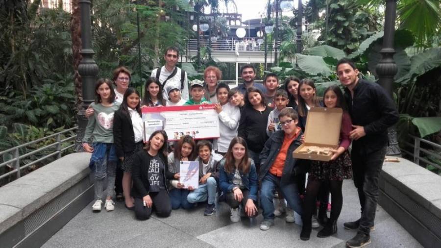 Los alumnos de la escuela de Santa Oliva que han ganado el premio de Manos Unidas.