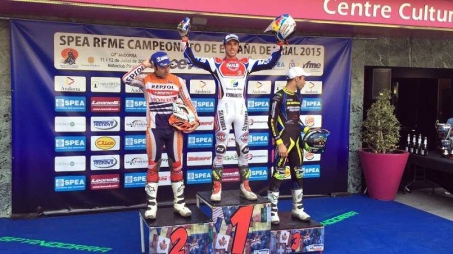 El líder del Campeonato de España, Adam Raga, en lo más alto del podio del GP de Andorra, ayer en la localidad de Sant Julià de Lòria. Foto: Cedida