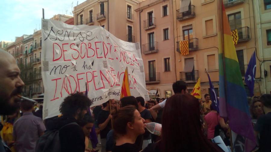 Pancarta de los manifestantes. FOTO: Ra&uacute;l Cosano