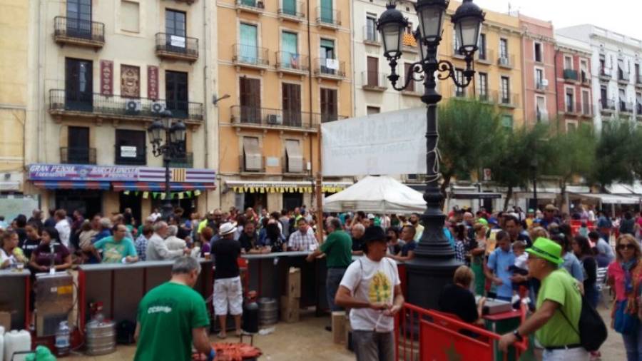 La plaça de la Font ha acollit una xistorrada popular. Foto: DT