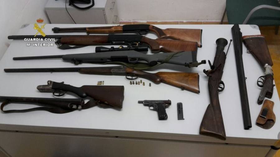 Se descubrieron 6 armas de fuego, en el interior del local de restauración. Foto: Guardia Civil