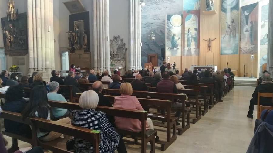 Els assistents a l'acte dut a terme a la parròquia de Sant Joan Baptista. Foto: confraria La Verònica.&nbsp;