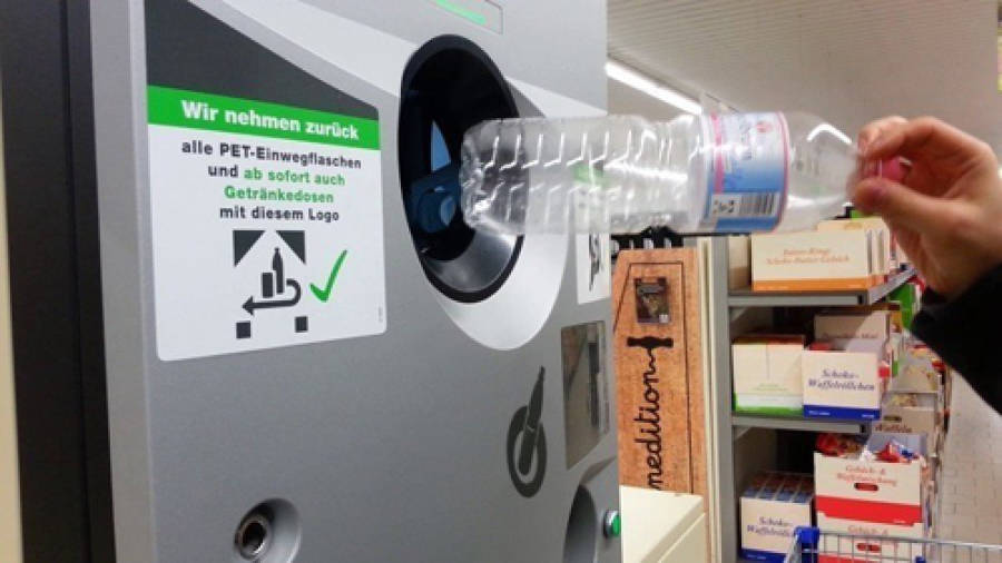 Máquinas que devuelven dinero por reciclar.