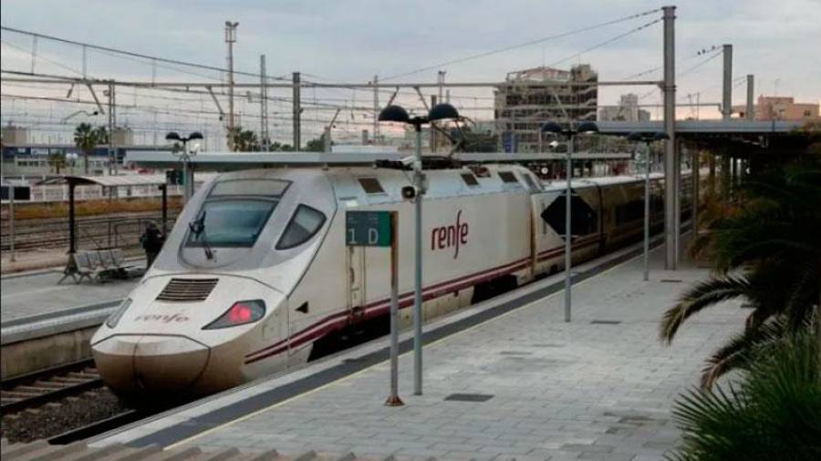 Imagen de archivo de un tren Euromed. Foto: Pere ferré/DT