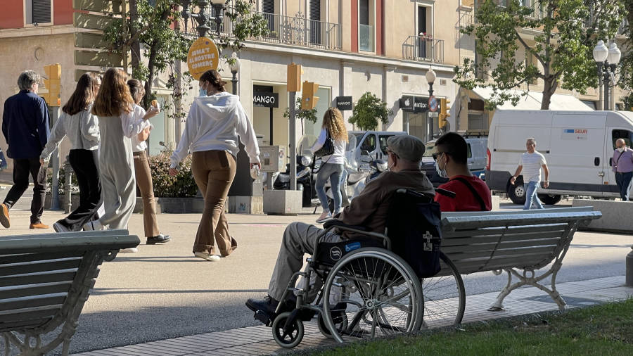 El Pla local de capacitats diverses ayudará a hacer un diagnóstico de la accesibilidad en la ciudad. FOTO: ALBA MARINÉ