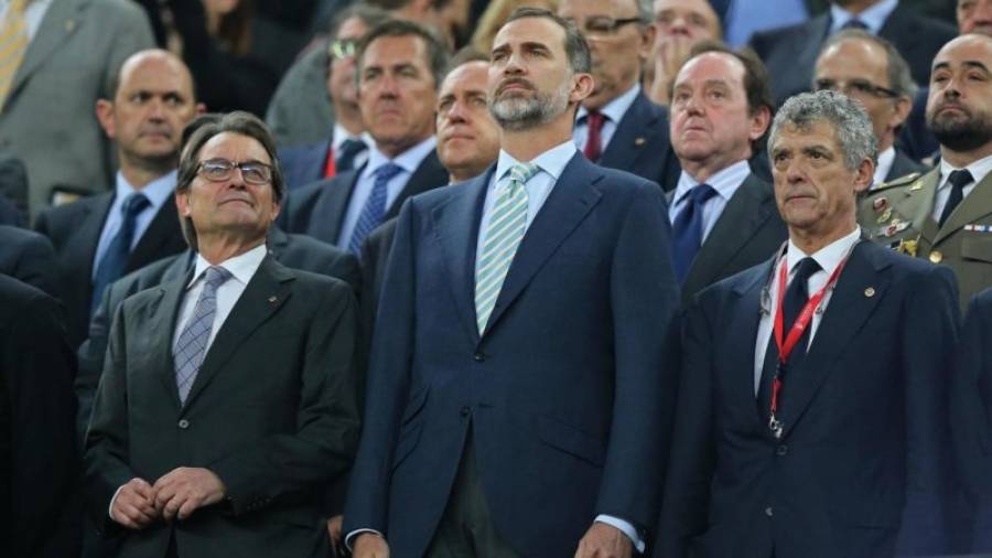 La pitada va ser al Camp Nou el 30 de maig de l´any passat. A la imatge, el president Mas al costat del rei. Foto: EFE