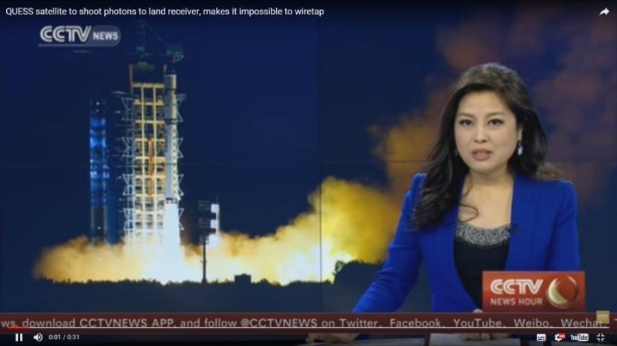 Captura de la cadena de noticias CCTV News que ayer retransmitió el lanzamiento del satélite cuántico chino. Foto: DT