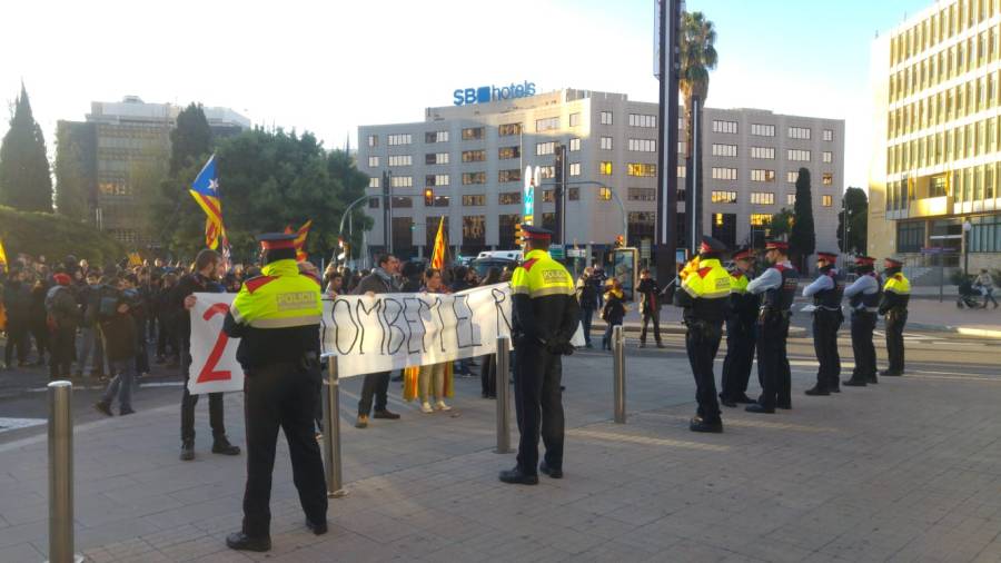 La protesta del 21-D a Tarragona, davant la Subdelegaci&oacute; del Govern