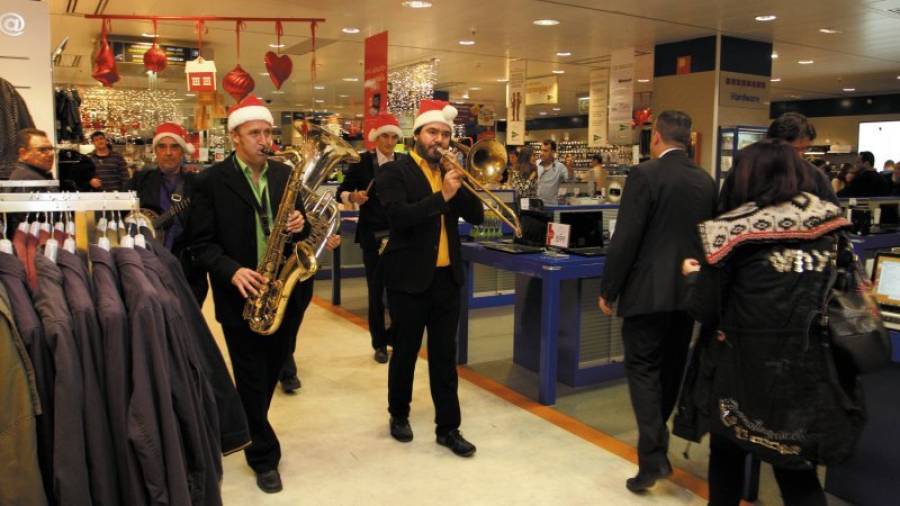 Stromboli Jazz ameniza las compras en El Corte Inglés. Foto: Lluís Milián