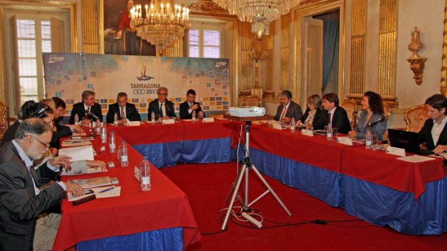 Imagen de una de las reuniones del comité organizador de los Juegos del Mediterráneo. Foto: DT
