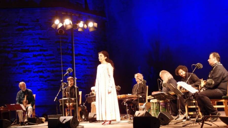 Un moment del concert inaugural de divendres ´Orient-Occident´ a la plaça del monestir de Poblet. Foto: joan boronat