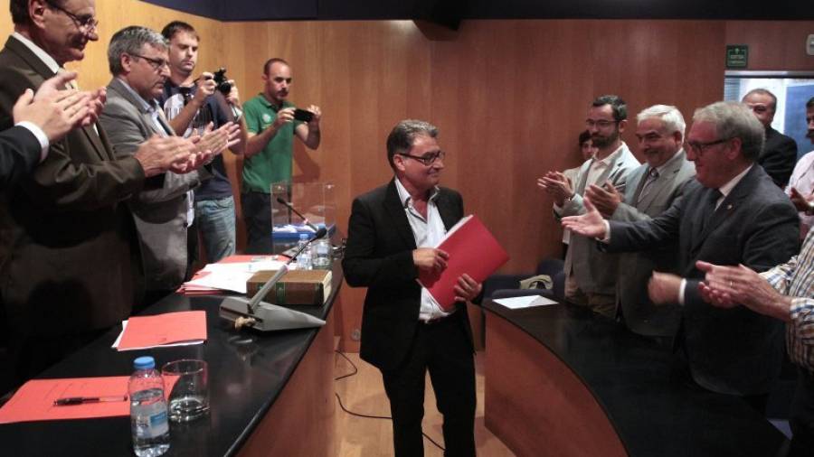 El alcalde de Roda de Berà, Pere Virgili, ayer, en el momento de tomar posesión como presidente del Consell Comarcal del Tarragonès. Foto: Pere Ferré