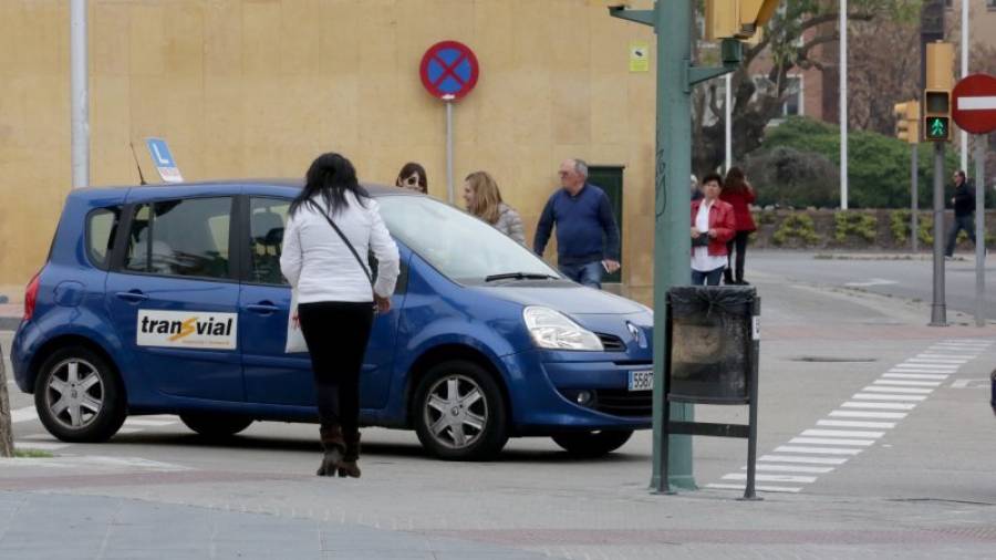Las autoescuelas intentan poner parches a la situación. Foto: Lluís Milián