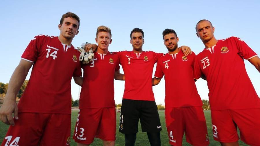 De izquierda a derecha, Muñiz, Mossa, Reina, Xavi Molina y Sergio Tejera, los cinco capitanes del Nàstic esta temporada. Foto: Pere Ferré